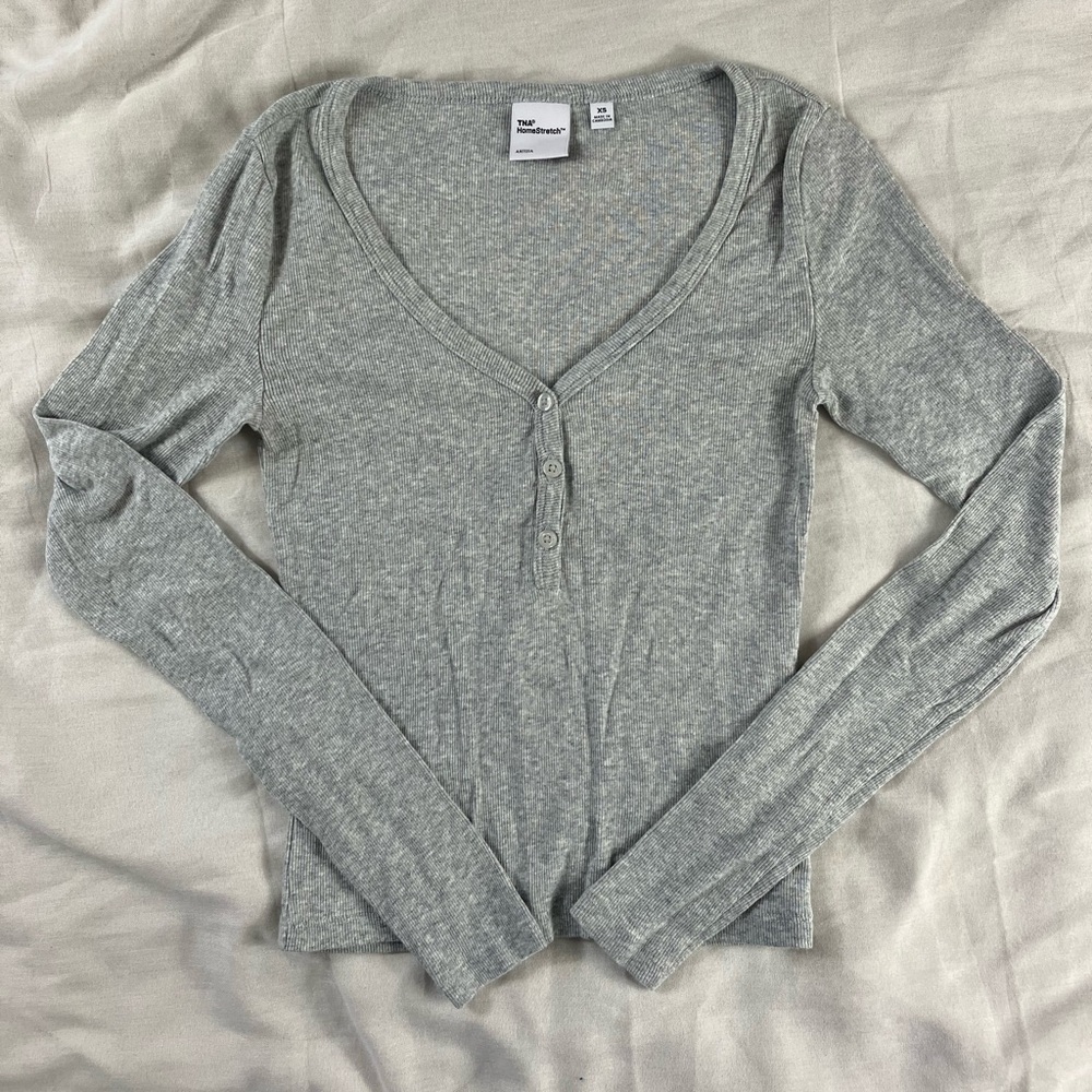 Aritzia Grey TNA Home Stretch Rib Acoustic Henley L/S Shirt - Picture 2 of 5
